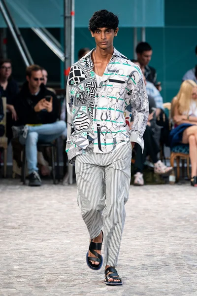 Look 40